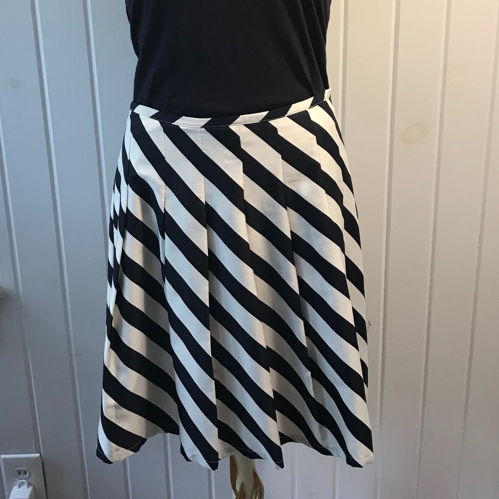 Limited Outback Red pleated striped skirt silky S